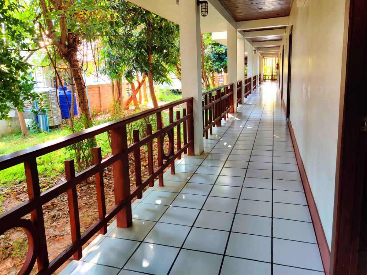 Thong Paeka Hotel Prasat Exterior foto