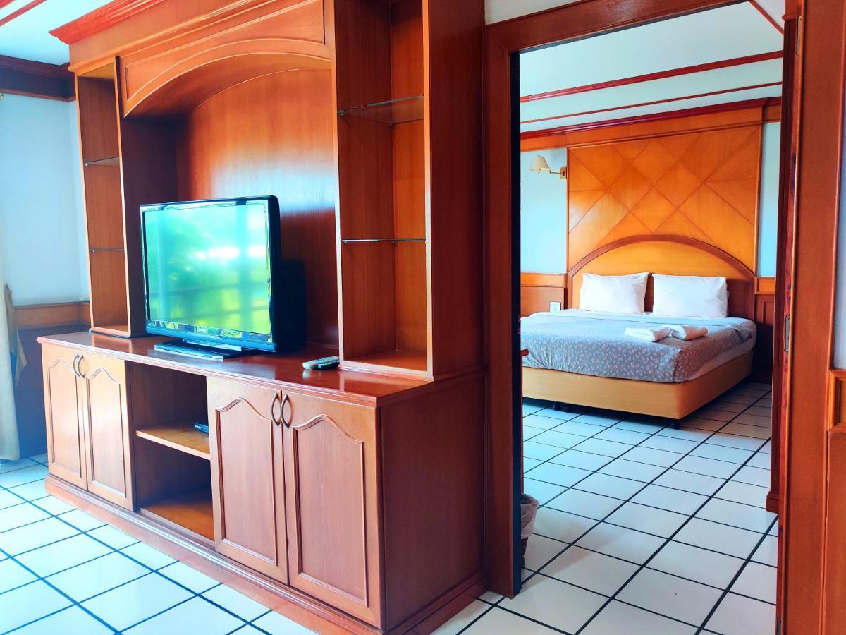 Thong Paeka Hotel Prasat Exterior foto