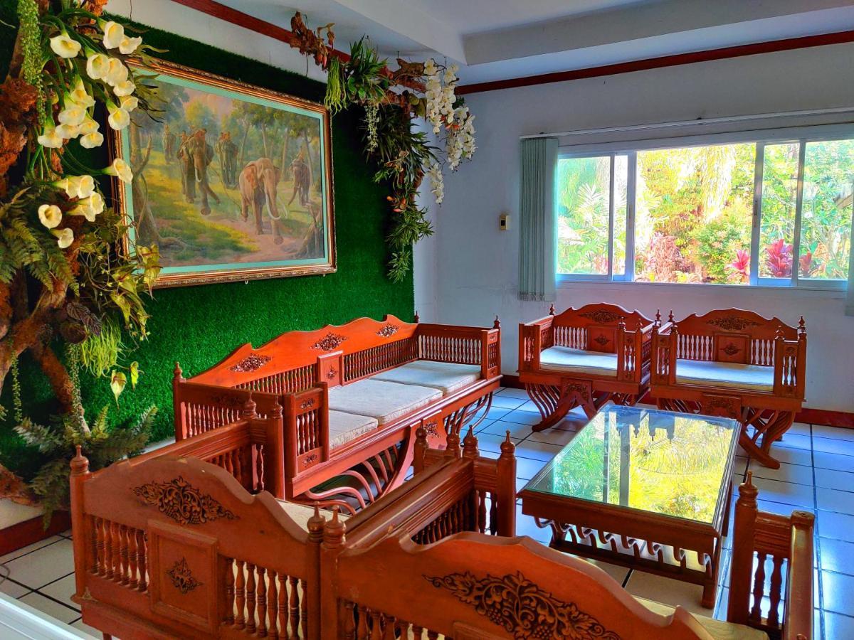 Thong Paeka Hotel Prasat Exterior foto