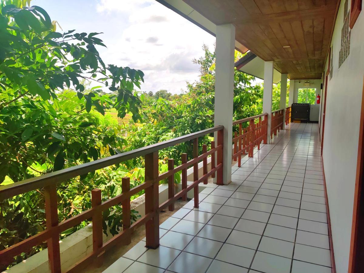 Thong Paeka Hotel Prasat Exterior foto