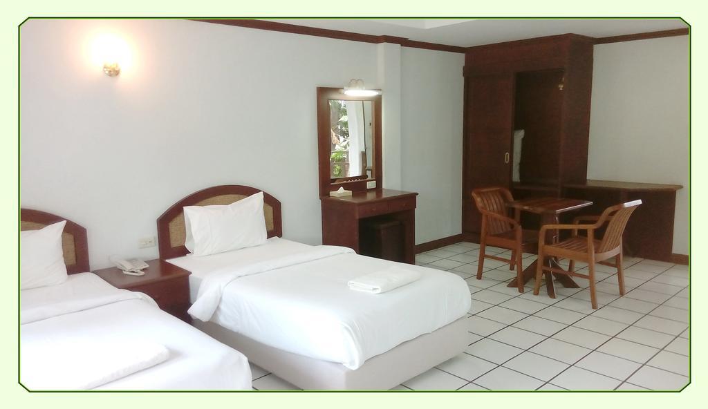 Thong Paeka Hotel Prasat Habitación foto