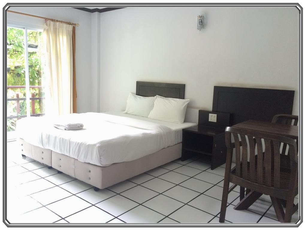 Thong Paeka Hotel Prasat Habitación foto