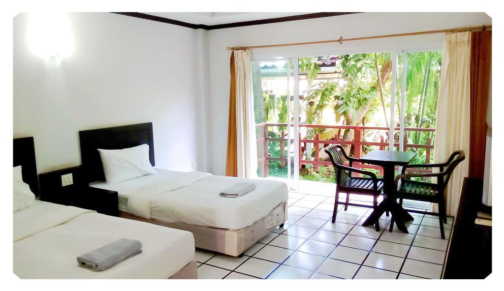 Thong Paeka Hotel Prasat Habitación foto